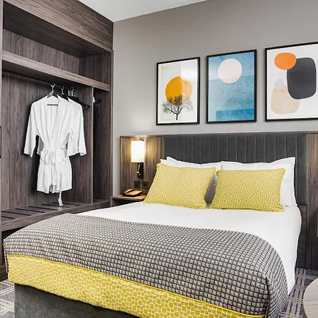 Plaza Hotel 4*